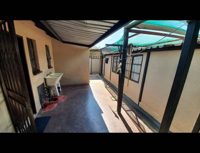 2 BEDROOM HOUSE FOR SALE IN KARENPARK